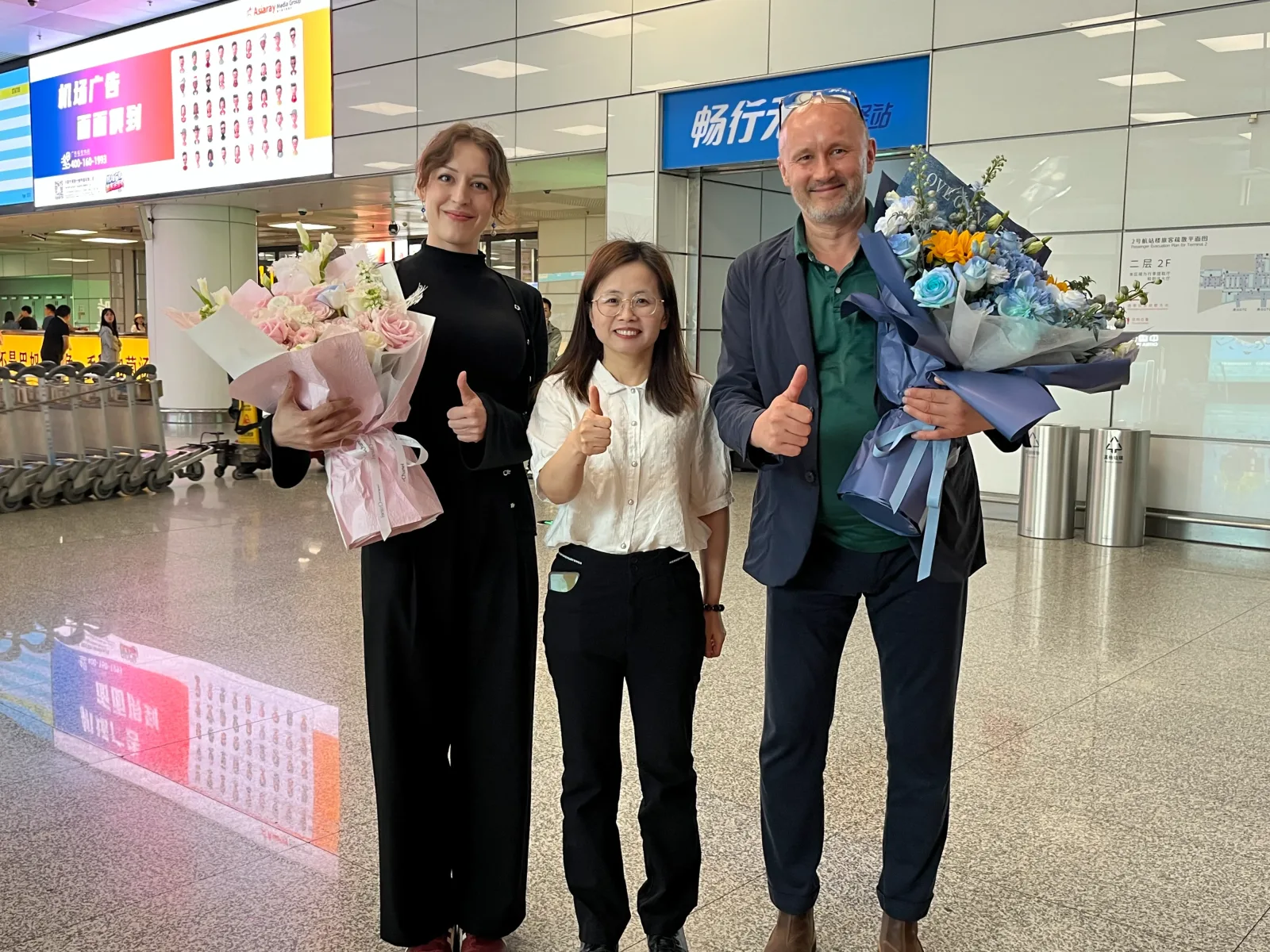 Klitv export team welcoming Polish clients at the airport in Zhengzhou
